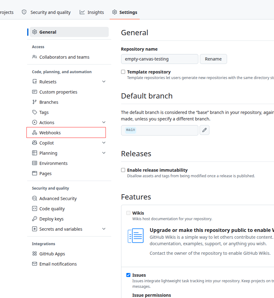 Menú lateral de Settings en GitHub con la opción "Webhooks" señalada