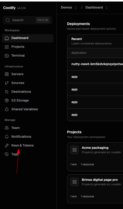 Menú lateral de Coolify con la opción "Keys & Tokens" de la sección Manage señalada